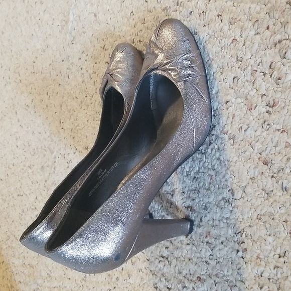 Falchi 2' heel silver shoes, size 8.5 - Picture 2 of 3
